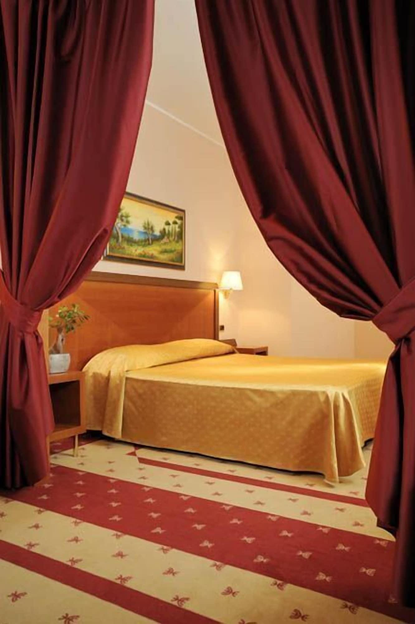 Grand La Chiusa Di Chietri Hotel 4*