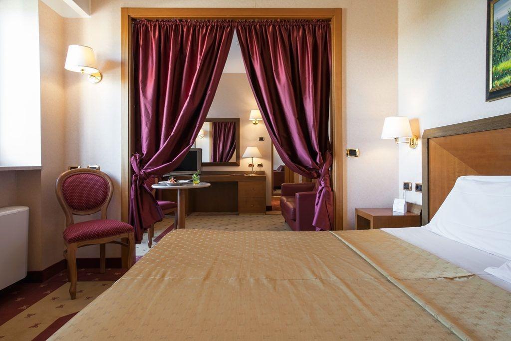 Grand La Chiusa Di Chietri Hotel 4*