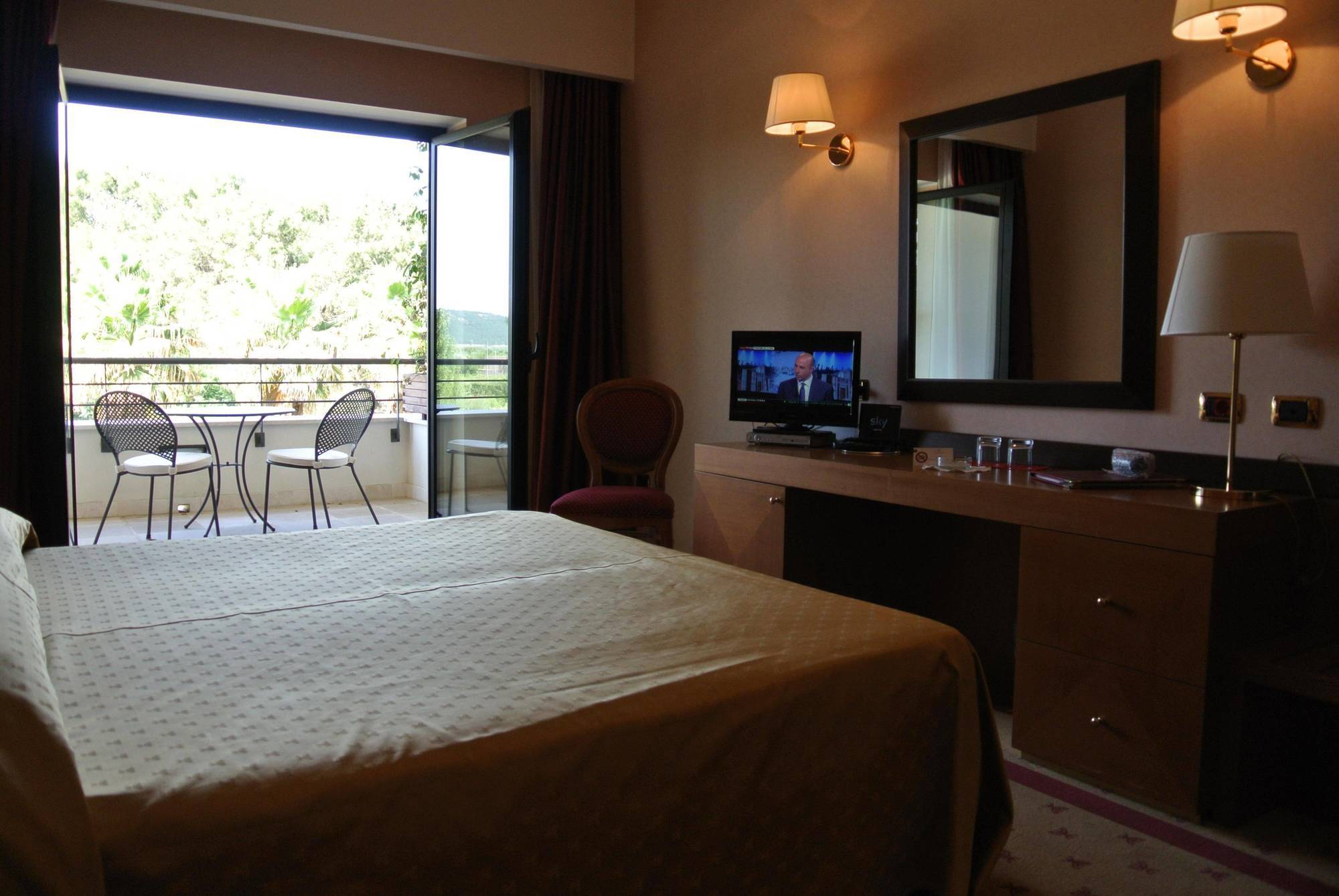 Grand La Chiusa Di Chietri 4*