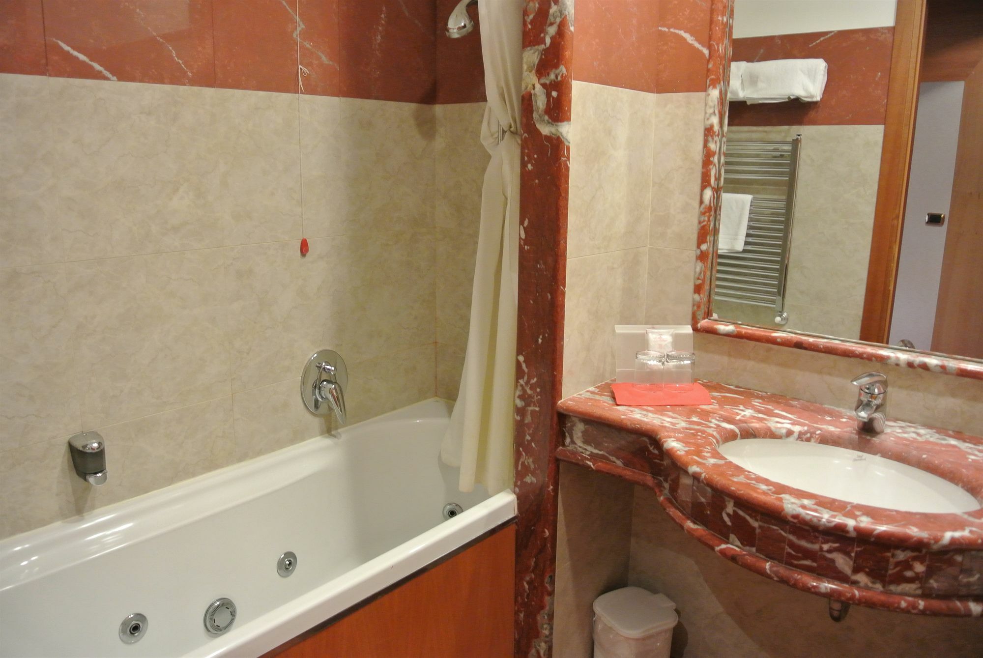 Hotel Grand La Chiusa Di Chietri